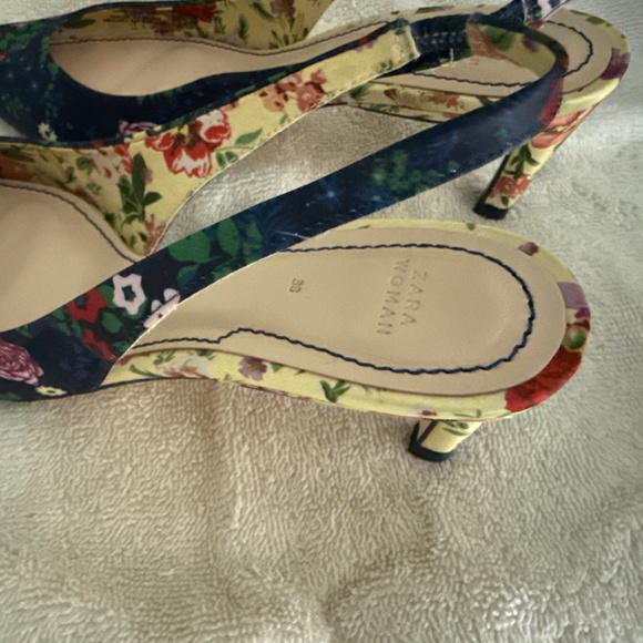 Zara Blue/Yellow Multi Mixed Floral Pointed Toe Heels 7M NEW WITHOUT TAGS OTHER - Picture 5 of 10